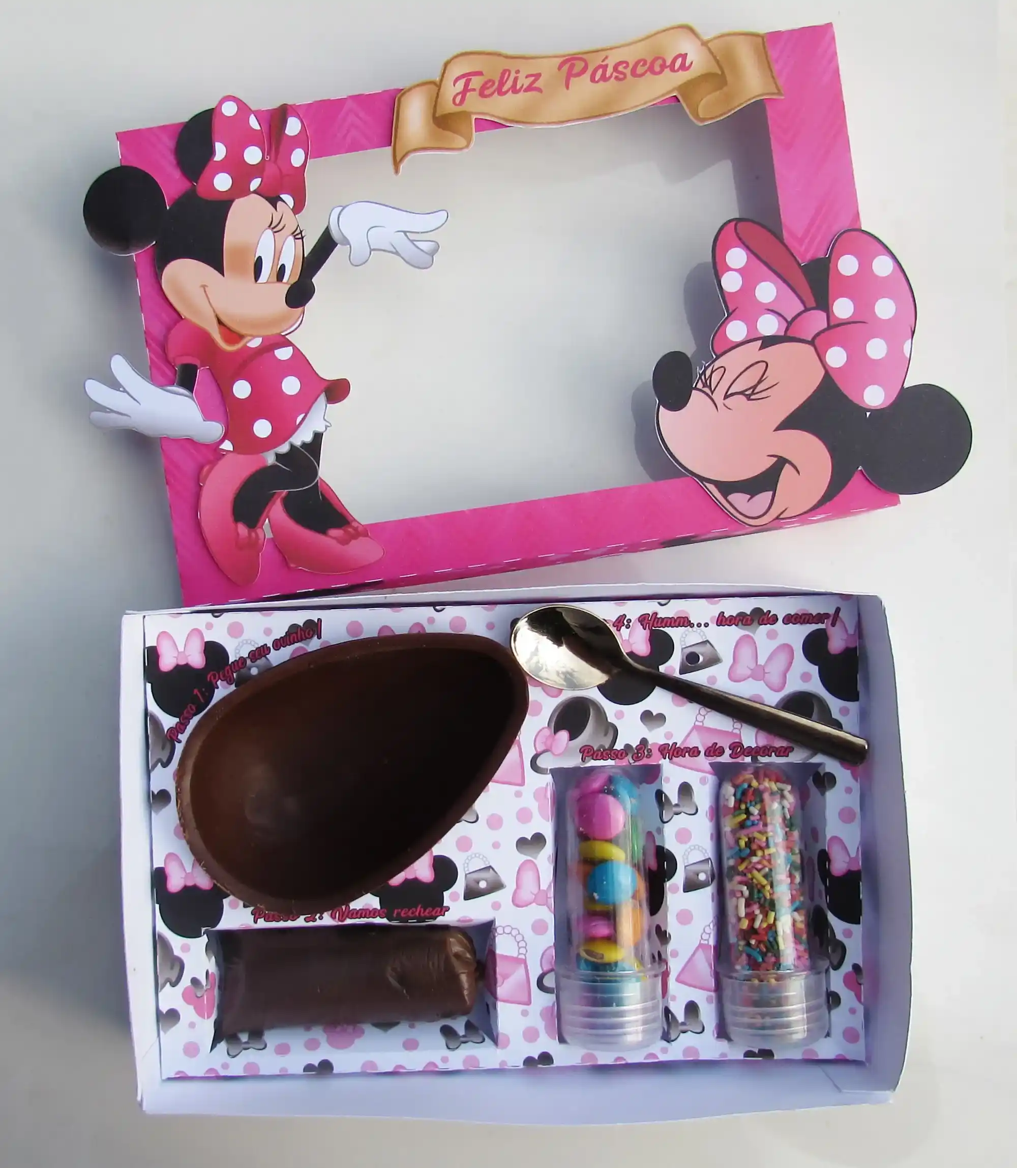 Caixas de Páscoa em camadas com as orelhinhas da Minnie e berço para doces e bisnagas em papel vermelho. Arquivo digital de corte em Studio e PDF.
