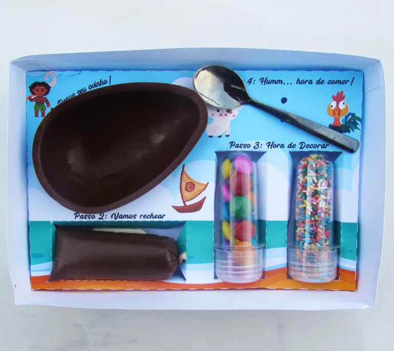 Caixa kit mini confeiteiro personalizada Moana Baby com ondas do mar, coqueiros e flores tropicais em relevo. Arquivo digital em Studio e em PDF.