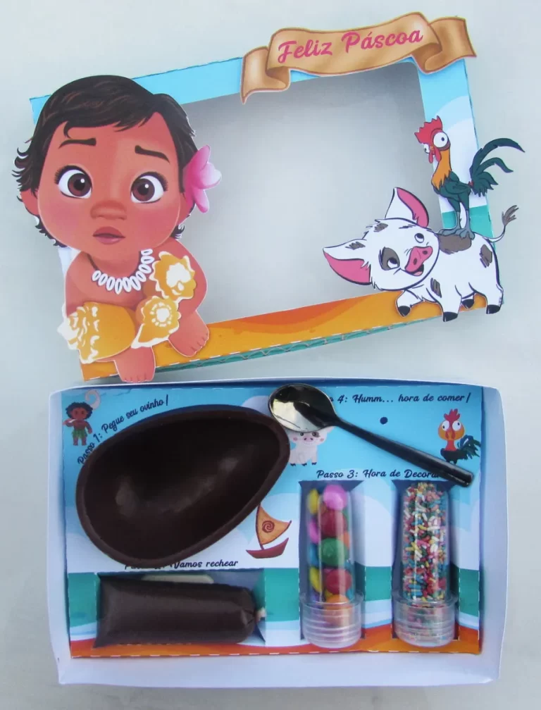 Embalagem interativa com berço para doces decorada com a personagem Moana Baby e o porquinho Pua. Arquivo de corte digital configurado em Studio e PDF