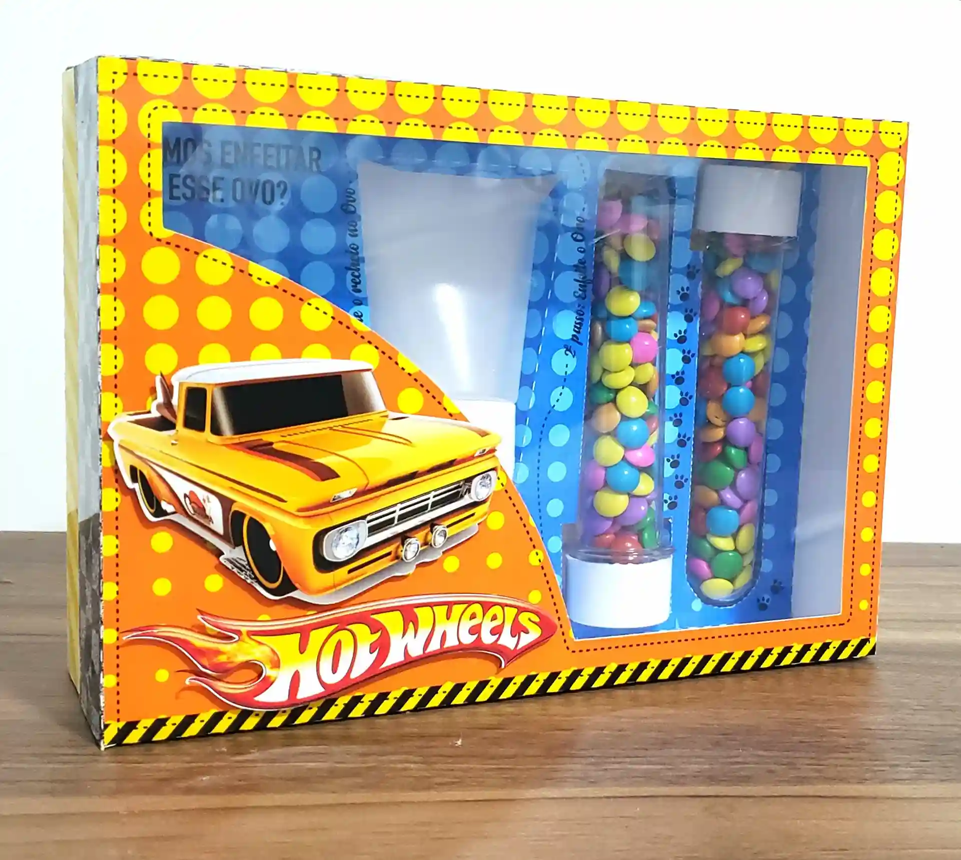 Caixa kit mini confeiteiro de Páscoa com carros de corrida Hot Wheels, pistas de fogo e coelhinho em relevo. Arquivo digital para Silhouette Studio.