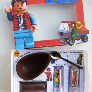 Caixa interativa de confeiteiro com detalhes em relevo de ovos de Páscoa e blocos Lego de papel. Arquivo de corte digital configurado em PDF e Studio.