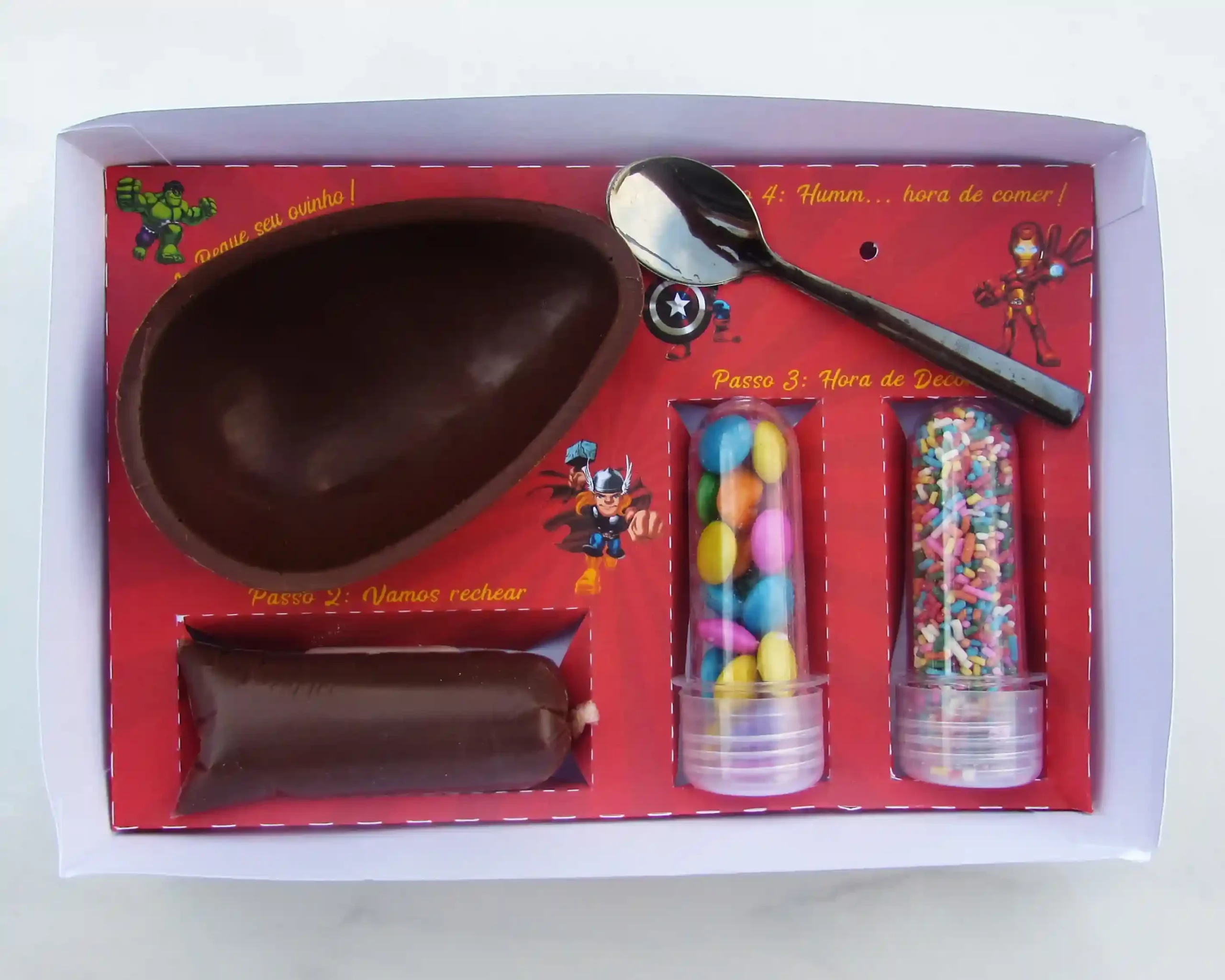 Caixa personalizada de Páscoa mini confeiteiro com os heróis dos Vingadores reunidos. Arquivo de corte digital nos formatos Studio e em arquivo PDF.