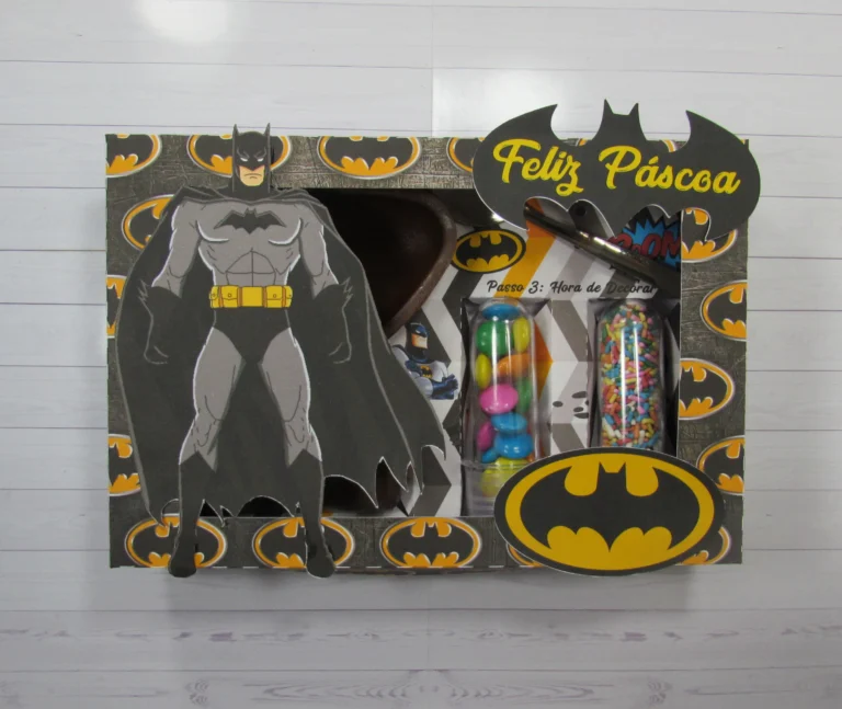 Elementos decorativos de Páscoa infantil com o Homem-Morcego e morcegos em camadas. Arquivo de corte digital nas extensões PDF e Silhouette Studio.