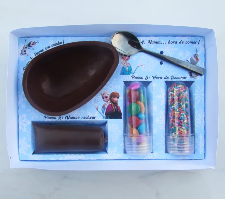 Caixa kit mini confeiteiro personalizada de Frozen com Elsa, Anna e flocos de neve em relevo azul e prata. Arquivo digital em Studio e em PDF.