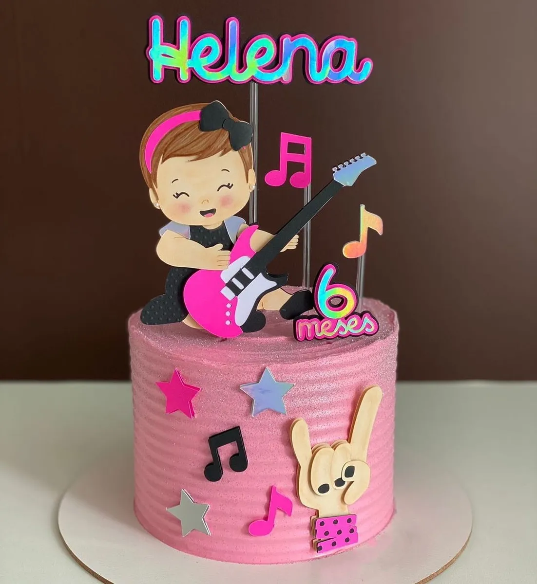 Topper de bolo infantil de bebê menina com guitarra. Arquivo de corte digital para Silhouette Studio, ideal para decoração de festa de aniversário.