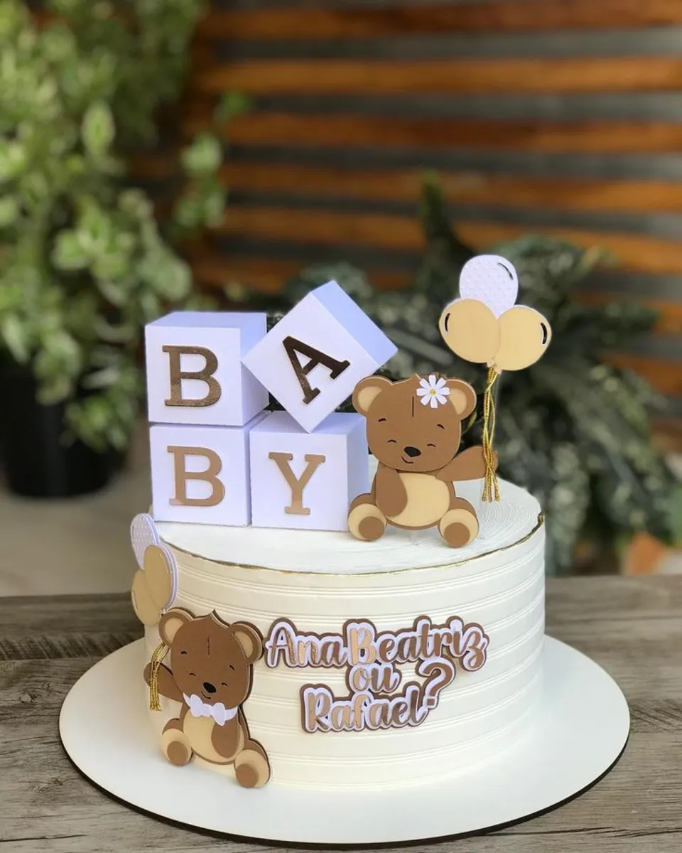 Topper de bolo personalizado para chá revelação no tema urso. Arquivo de corte digital para Silhouette Studio, ideal para decoração de festa.