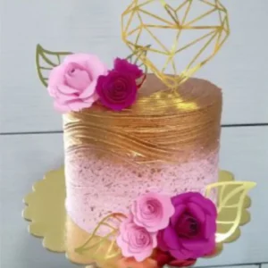 Arquivo de corte digital de topo de bolo de Flores e Coração em formato Studio para Silhouette, mostrando uma composição romântica de rosas em camadas espirais, ramos de folhas delicadas e um coração centralizado estruturado para recorte tridimensional.