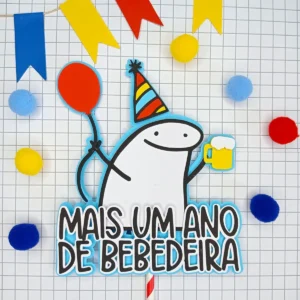 Arquivo de corte digital de topo de bolo do meme Flork em tema de bebedeira em formato Studio para Silhouette, mostrando o bonequinho segurando uma garrafa e um copo de cerveja, cercado por engradados, canecas com espuma e frases engraçadas em camadas prontas para recorte tridimensional.