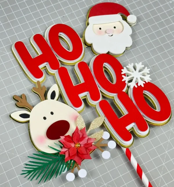 Topper de bolo personalizado com a expressão natalina ho ho ho e elementos do Pai Natal. Arquivo de corte digital para Silhouette Studio para festa.
