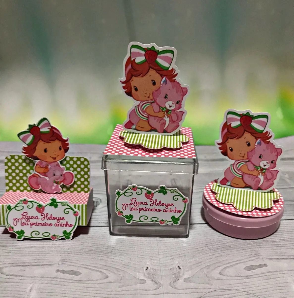 Topo de bolo Moranguinho em arquivo digital Studio para festa de aniversário infantil