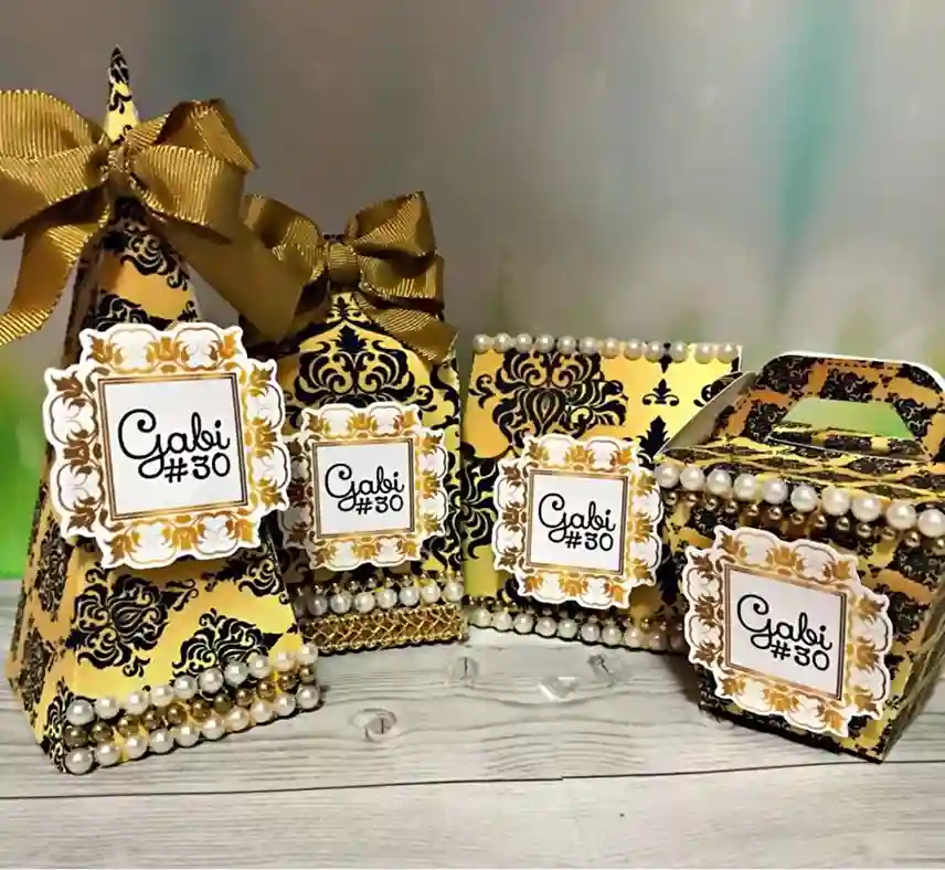Arquivo de corte para decoração de aniversário no tema Dourado e Preto no formato Studio em alta resolução.